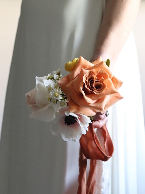 Elegant peach toffee rose, achillea ptarmica and anemone sugar flower bouquet made from gum paste, styled as a wedding cake topper, promoting an online class with step-by-step tutorials teaching cake artists and hobbyists how to create realistic sugar flowers